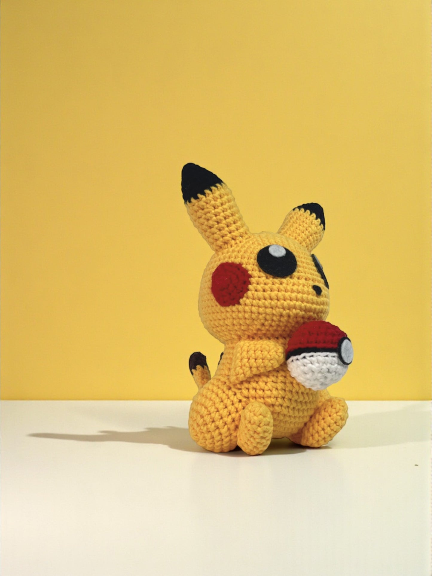 GIANT POKÉMON - PIKACHU